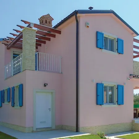 펜션 Beautiful In With Kitchen 보드냔