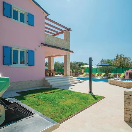 Beautiful In With Kitchen *