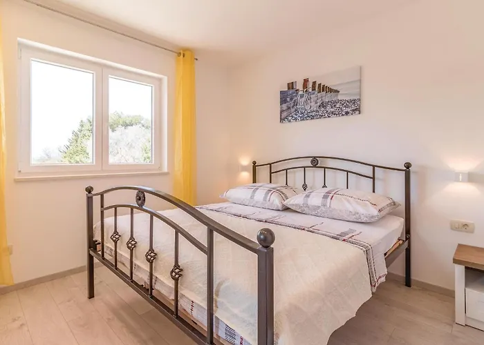 Beautiful In With Kitchen Vodnjan