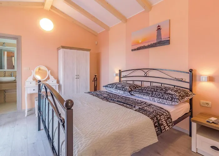 Beautiful In With Kitchen *