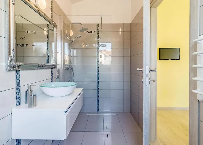 Beautiful In With Kitchen