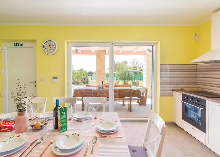 Beautiful In With Kitchen * 보드냔