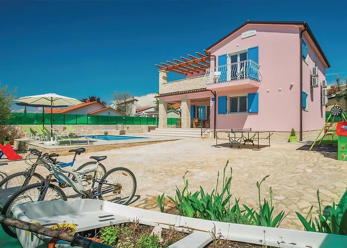 Beautiful In With Kitchen 펜션 보드냔